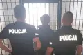 Siekierą zdemolował drzwi i samochód, groził pokrzywdzonym. Wandal zatrzymany