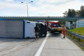 Przyczepa przewr&oacute;ciła się na A4. Utrudnienia