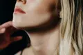 Farba do włosów blond – co zrobić, by pokryła ciemne włosy?