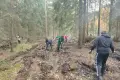 Uczniowie „Budowlanki” sadzą drzewa w naszych lasach