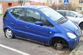 Zdezelowany Mercedes w coraz gorszym stanie