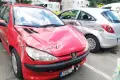 Ciężarówka stoczyła się i uszkodziła 4 inne samochody. Kierowca w szpitalu