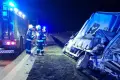 Ciężarówka zderzyła się z busem na A4