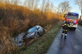 Auto w rowie i zalane budynki. Pracowity dzień strażak&oacute;w z OSP Wierzbowa