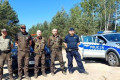 Maj&oacute;wka mundurowych: policjanci wsp&oacute;łpracują ze Strażą Leśną