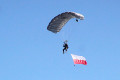 Święto Militarne w Dobrej: skoki spadochronowe, tresura psa, pokaz walki
