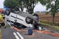 Dachowanie między Bolesławcem a Kraśnikiem Dolnym. 2 osoby poszkodowane