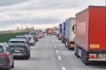 Strażacy pokazali wzorowy korytarz życia z autostrady A4