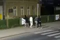 Młodzi ludzie niszczyli banery Trzaskowskiego