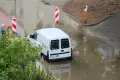 Zalana ulica Wańkowicza. Remont sprawia, że woda nie odpływa