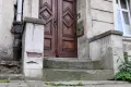 Groźny wypadek na schodach. Poszkodowana kobieta walczy o odszkodowanie