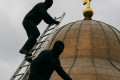 Ukradli krzyż wart 10 tys. zł z dachu świątyni, zniszczyli kopułę. Prokuratura wszczęła śledztwo