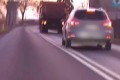 Wyprzedzał na pasach i podw&oacute;jnej ciągłej! Pirat drogowy stracił prawo jazdy. WIDEO