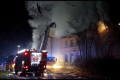 Pożar historycznego dworca. 11 zastęp&oacute;w straży pożarnej walczyło z ogniem