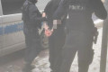 Dramatyczna interwencja: groził kobiecie nożem, potem ruszył na policjant&oacute;w. ARESZT