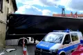 Вантажівка врізалася в будівлю. 47 пожежників визволяли водія та укріплювали конструкцію