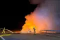 Porsche caught fire on the A18. Firefighters’ nighttime operation