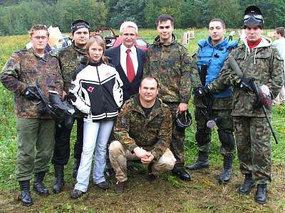 Zwycięska drużyna &quot;Combit&quot; oraz organizatorzy turnieju