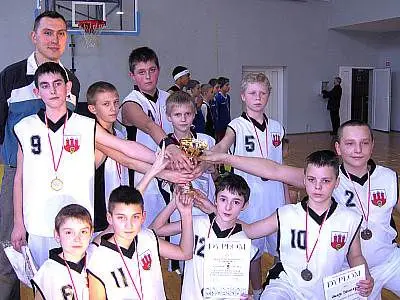Wicemistrzowie Dolnego Śląska w Mini Koszykówce, chłopcy ze Szkoły Podstawowej nr 4