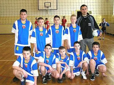 Drużyna chłopców ze Szkoły Podstawowej nr 4
