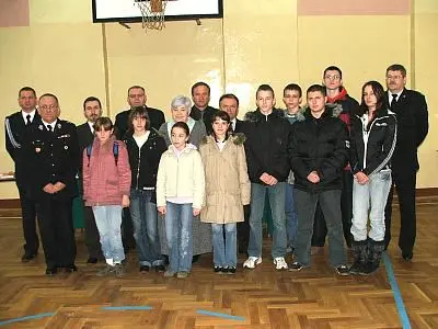 Laureaci i organizatorzy turnieju wiedzy pożarniczej