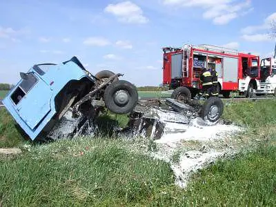 Przewrócony samochód