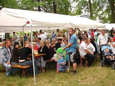 Ludzie w czasie Festynu Świętojańskiego