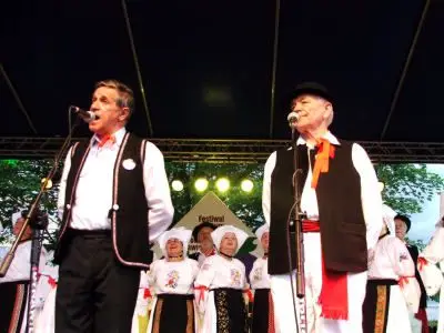 Wokaliści zespołu ludowego