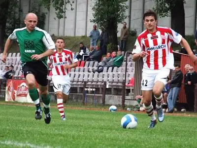 Piłkarze BKS Bobrzanie i Cracovii Kraków w czasie meczu