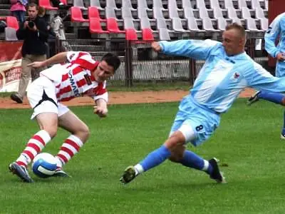 Piłkarze Cracovii Kraków i GKP Gorzów Wielkopolski