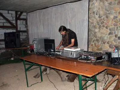 DJ w klubie Hacjenda