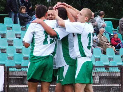 Dwa razy piłkarze BKS cieszyli się i dziękowali Łukaszowi Rudykowi