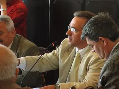 Piotr Roman nie komentował swojej podwyżki