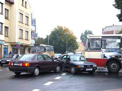 W kolizji trzech pojazdów na szczęście nikt nie ucierpiał