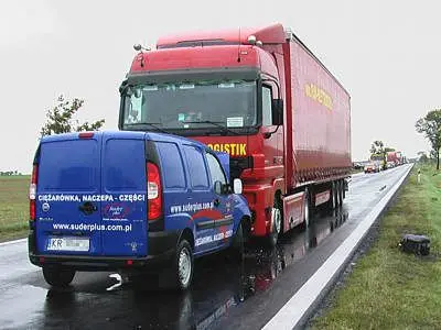 TIR uderzył czołowo w prawidłowo jadącego Fiata