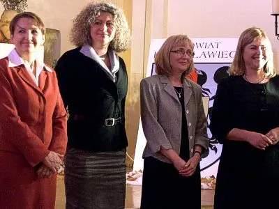 Nauczycielki ZSOiZ i dyrektorka Laura Słocka-Przydróżna (na zdjęciu: pierwsza z prawej)