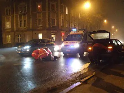 Samochód potrącił starszą kobietę na przejściu dla pieszych