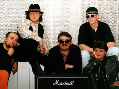 Grupa Desire. W środku: Cezariusz Rudyk