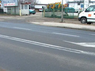Kierowcy wyjeżdżający z terenu hurtowni muszą skręcać w prawo