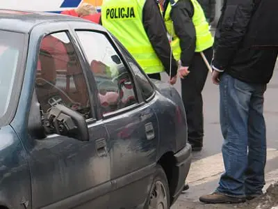 Kierowca zahaczył o chłopca lewym lusterkiem