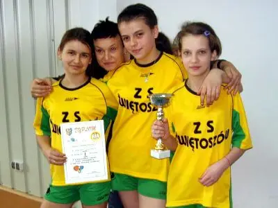 Mistrzynie powiatu i Jadwiga Rybicka