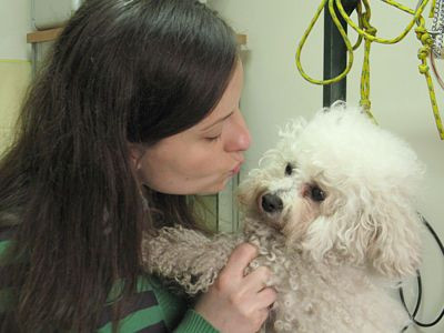 Właścicielka Salonu, Paulina Bednarowicz ze swoim psem Bianką