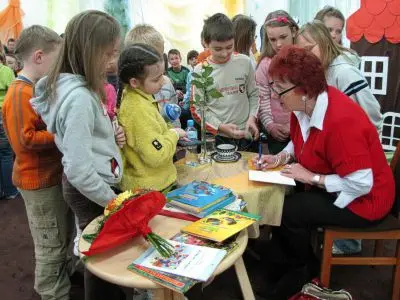 Pod koniec spotkania utworzyła się długa kolejka po autografy