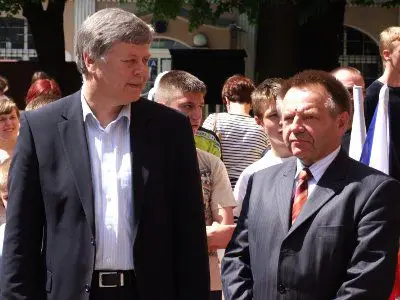 Zawody rozegrano pod patronatem wicemarszałka Sejmu Jerzego Szmajdzińskiego (po lewej)