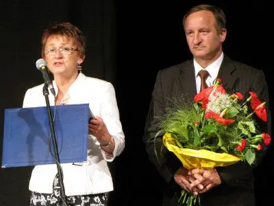 Gratulacje Laurze Słockiej-Przydróżnej złożyli: Zdzisława Woźniak, dyrektorka Powiatowego Zespołu Szkół i Placówek Specjalnych, oraz Adam Maksymczyk, dyrektor Zespołu Szkół Mechanicznych