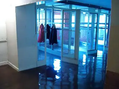 Woda w szatni w szkole przy ulicy Bielskiej miała wysokość 10 cm