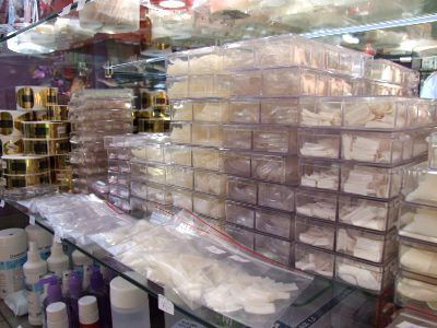 Oferujemy szeroki wybór tipsów i pudełeczek do tipsów