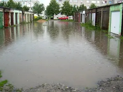 Woda podtopiła garaże