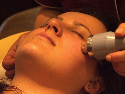 Zabieg liftingujący na okolice oczu