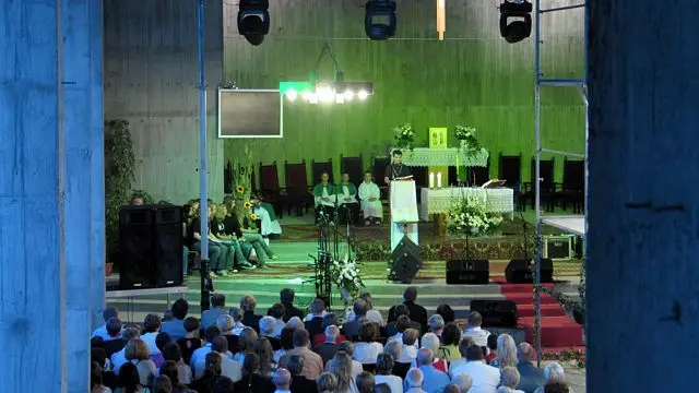 Blues nad Bobrem ma bardzo prostą formułę. Pomóc młodym ludziom w rozwijaniu i podtrzymywaniu swych zdolności. W kazaniu nie było o tym ani słowa.